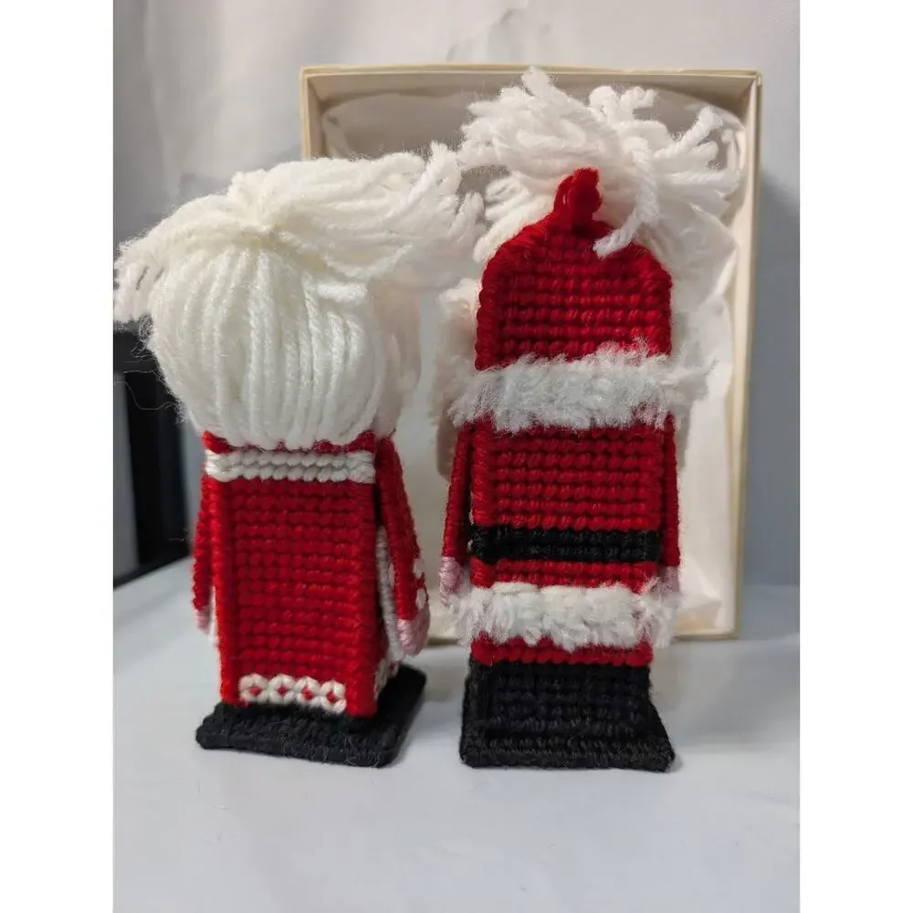 Vintage Handmade Santa And Mrs Claus Plastic Canvas Yarn Figures 3D Newstalgia